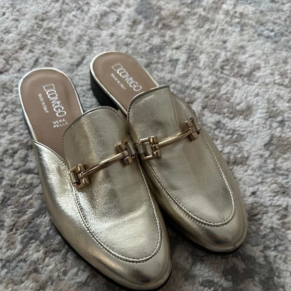 Contigo gold flats size 37. NEW